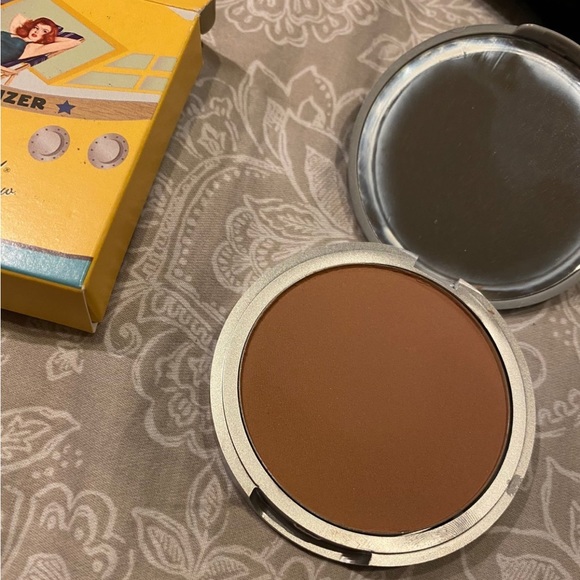 theBalm Cosmetics Big Mama Bronzer - Picture 1 of 2